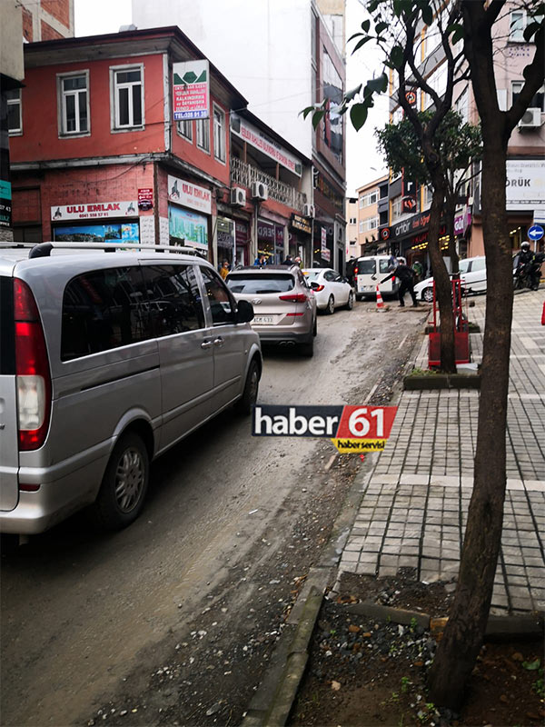Trabzon'da yollar köstebek yuvasına döndü