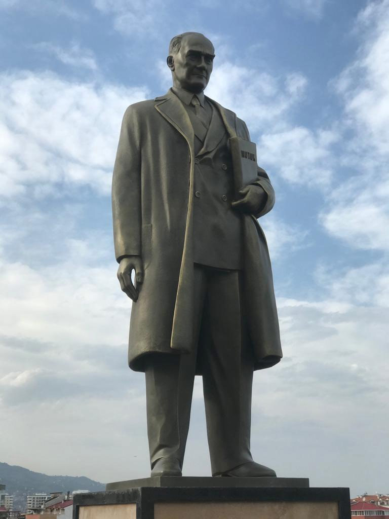 Trabzon Üniversitesi'ne dev Atatürk heykeli