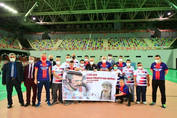 Trabzon'da protokol ve Down sendromlulardan gösteri maçı
