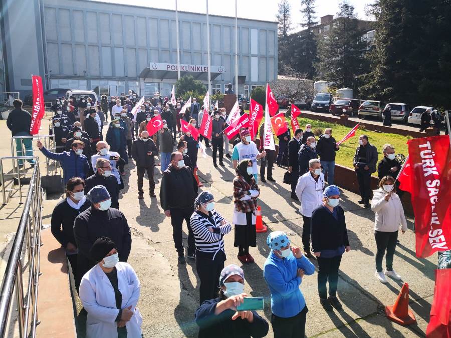 Trabzon’da hastane önünde tabutlu eylem