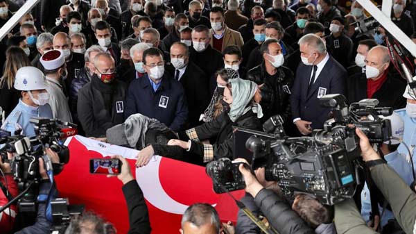 Usta oyuncu Rasim Öztekin son yolculuğuna uğurlandı