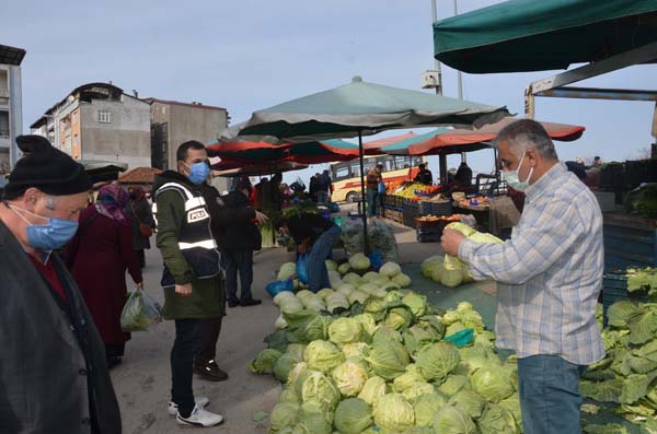 Ordu'da pazarda maske ve HES kodu denetimi