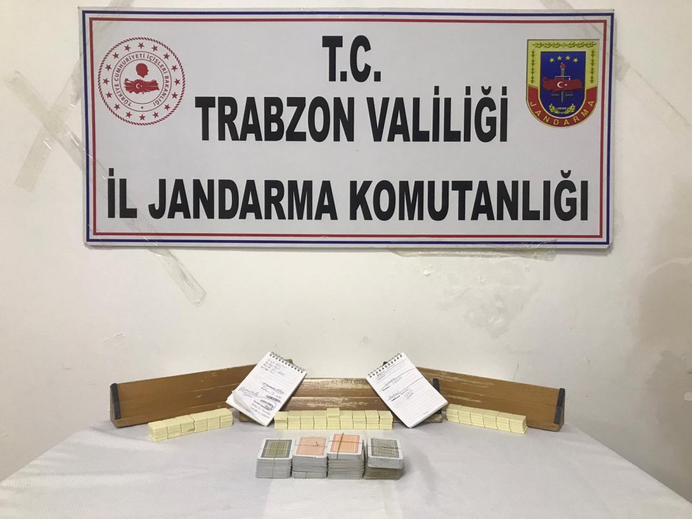 Trabzon'da evlere kumar baskını; 23 kişiye 88 bin 482 lira ceza