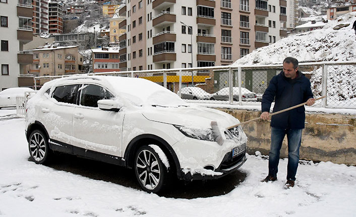 Gümüşhane'de kar yağışı sonrası 19 köy ulaşıma kapandı
