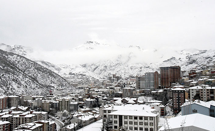 Gümüşhane'de kar yağışı sonrası 19 köy ulaşıma kapandı