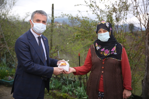 Yomra'da dededen kalma tohumlar çiftçilere dağıtıldı