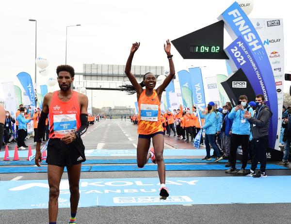 N Kolay İstanbul Yarı Maratonu’nda dünya rekoru
