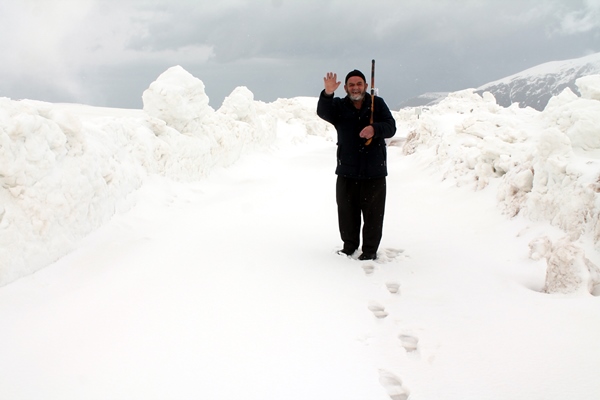 Bayburt ile Trabzon yolunda karla mücadele