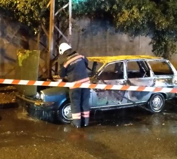 Trabzon’da park halindeki araç yandı