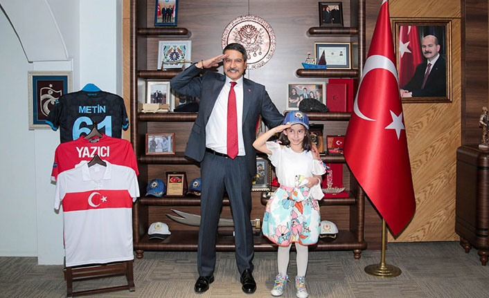 Minik Tuğçe, Vali Ustaoğlu'ndan koltuğu devraldı