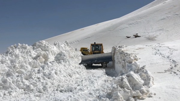 Bayburt'ta Nisan ayında kar mücadelesi