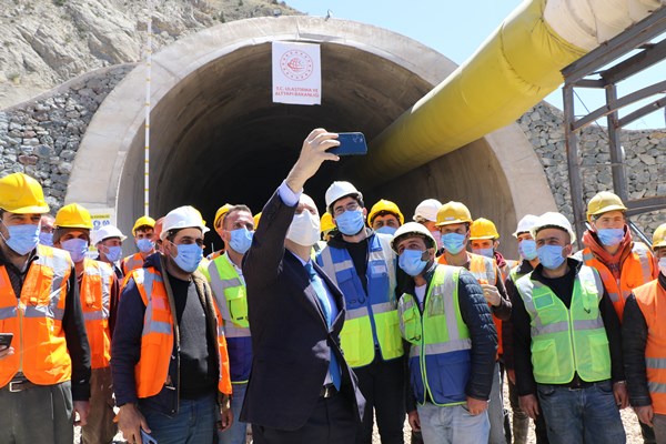 Bakan Karaismailoğlu Bayburt'ta! Kop Dağı Tünelini inceledi