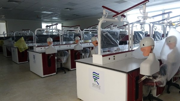 RTEÜ Diş Hekimliği Fakültesi yeni binasına taşındı