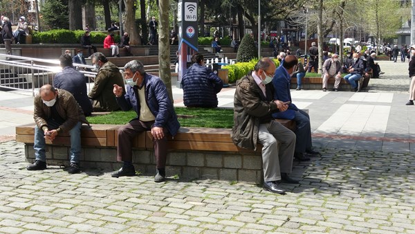 Trabzon'da park ve bahçeler doldu
