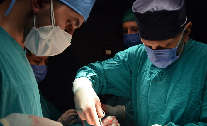 Trabzon'da koronavirüs geçiren hastanın soluk borusu daralma oluştu