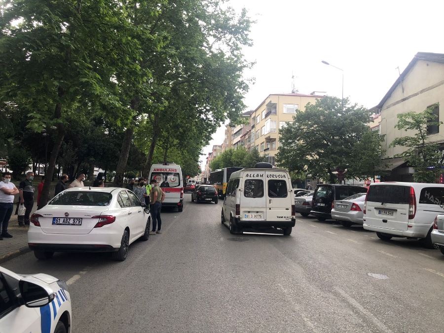 Trabzon’da otomobil yayaya çarptı! 1 yaralı