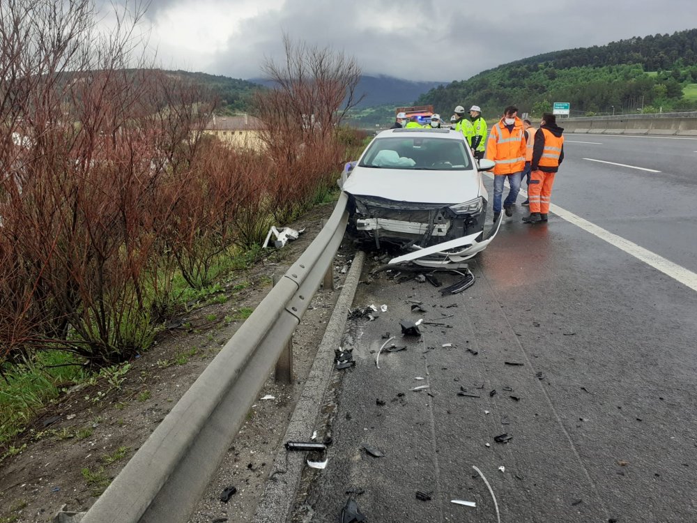 MHP'li vekillerin bulunduğu araç kaza yaptı