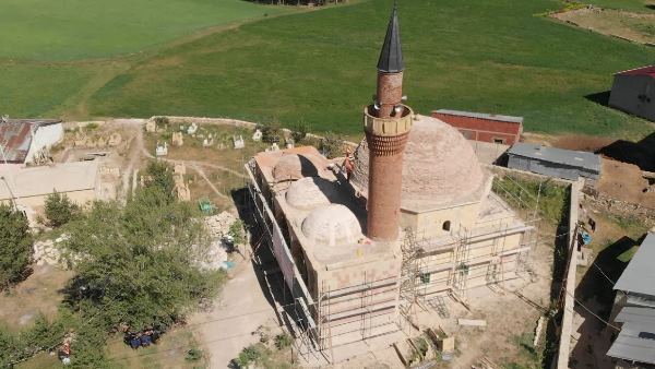 Bayburt'taki tarihi caminin restorasyonda hedef yılsonu