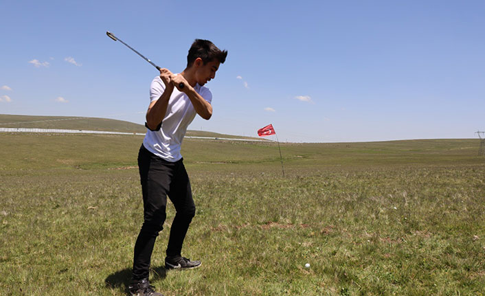 Artvin’de yaylacı çocuklar golf sporuyla tanıştı