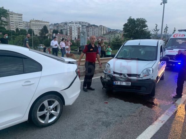 Trabzon’da 3 araçlı kaza! 1 yaralı