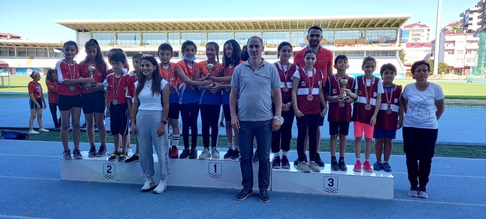 Trabzon'da 6. Bayrak Takım Yarışmaları Festivali nefes kesti