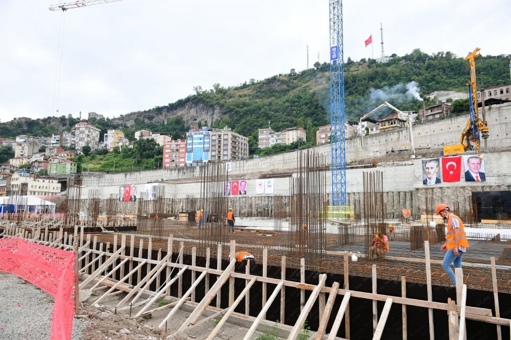 Bakan Kurum Trabzon'da düğmeye bastı! Çömlekçi'de temeller atıldı