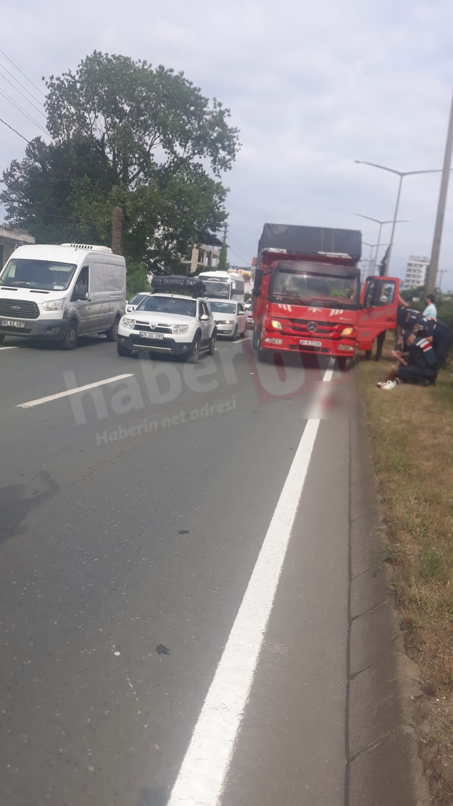 Trabzon'da yolun karşısına geçmek isterken kamyon çarptı! Yaşlı kadın….