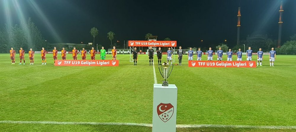 Trabzonspor'un gençleri şampiyonluk için sahada - Canlı Takip