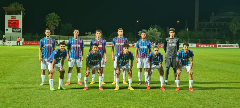 Trabzonspor'un gençleri şampiyonluk için sahada - Canlı Takip