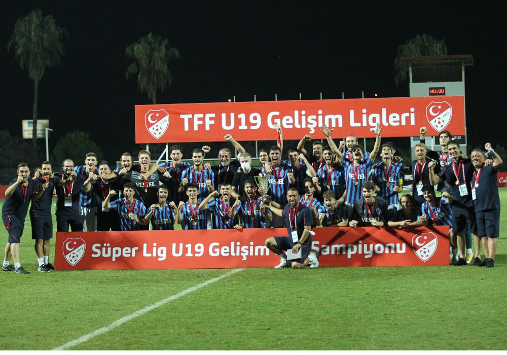 Trabzonspor U19 şampiyon oldu