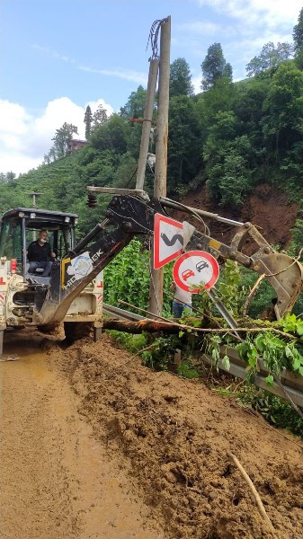 Rize'de heyelan bölgesine elektrik verildi