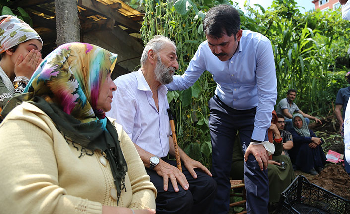 Selde kaybolan Batuhan'ın ailesini Bakan Kurum teselli etti