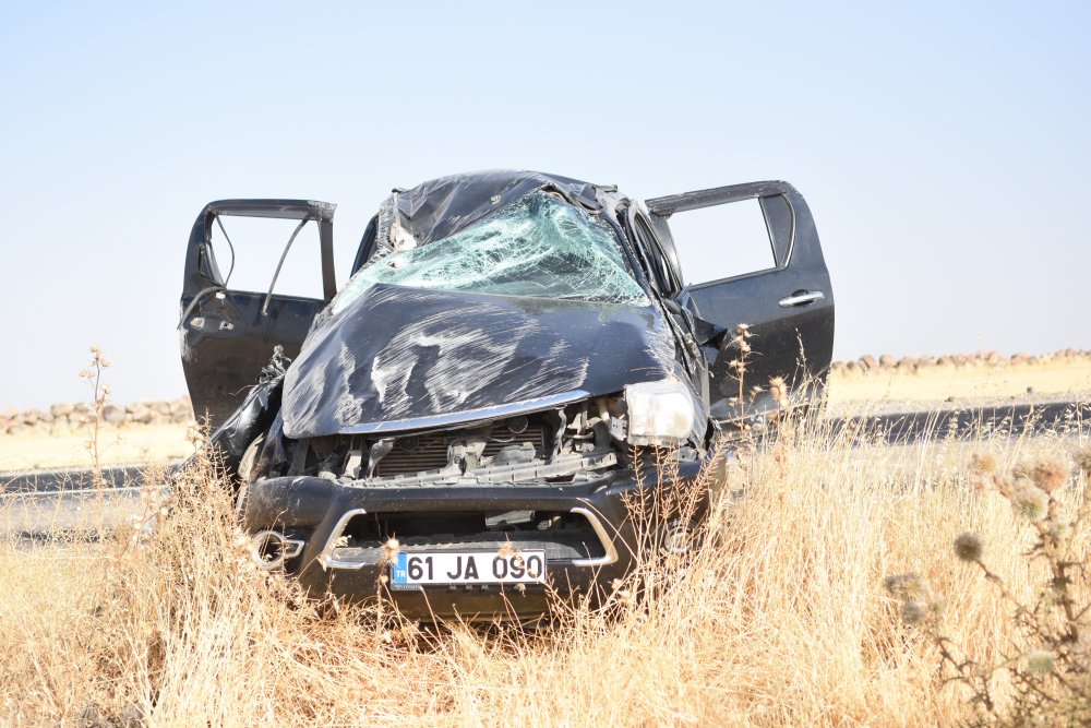 Trabzon plakalı kamyonet takla attı: 2 ölü, 3 yaralı