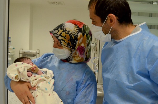 Erzurumlu aileye, KTÜ’den Bayram Hediyesi! Yeni doğan bebek ölümden döndü