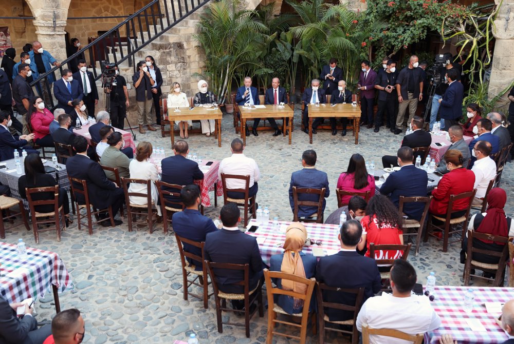 Cumhurbaşkanı Erdoğan KKTC'de gençlerle bir araya geldi