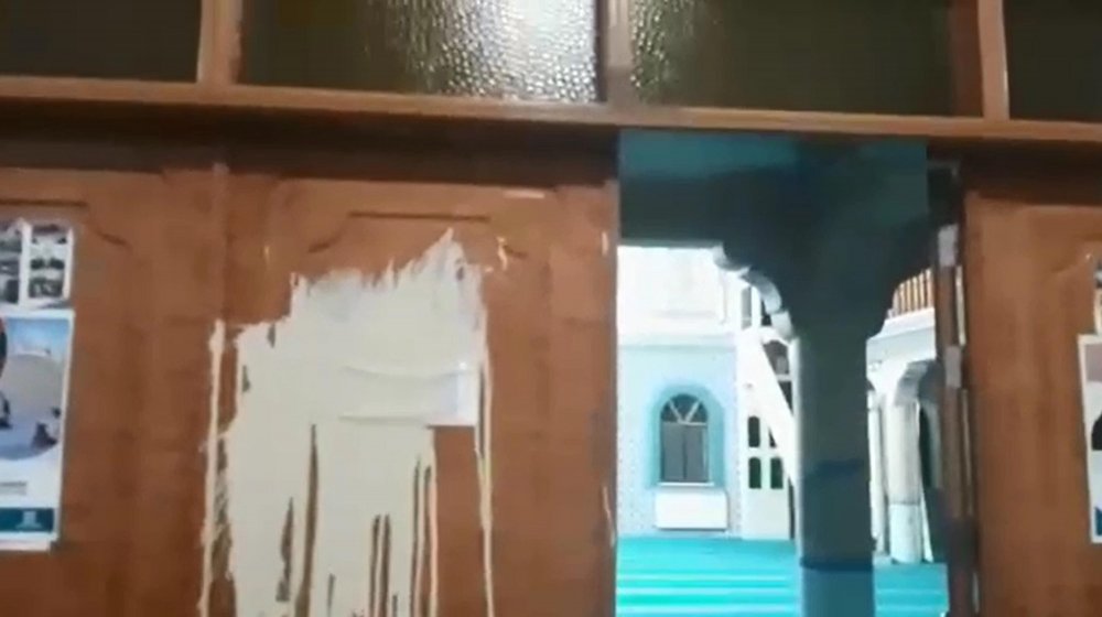 Denizli'de camiyi boyayla tahrip ettiler