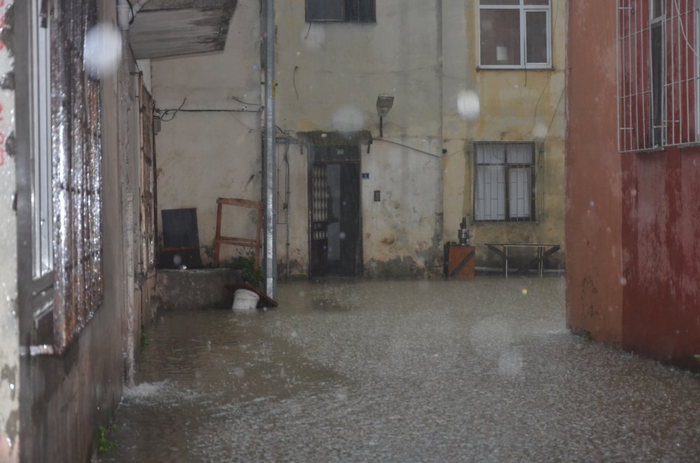 Ordu'da sağanak yağış etkili oldu: Bazı evleri su bastı