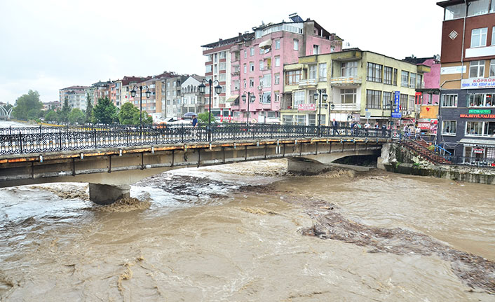 Karadeniz'de sağanak yağış sonrası sel tehlikesi