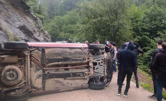 Gümüşhane'de traktör hafif ticari araçla çarpıştı: 2 yaralı