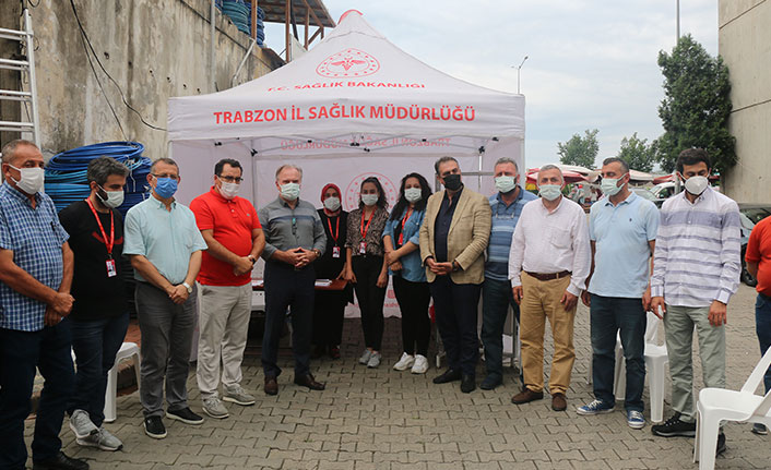 Trabzon'da ilginç kampanya! Aşı olana 'Sürmene bıçağı' hediye