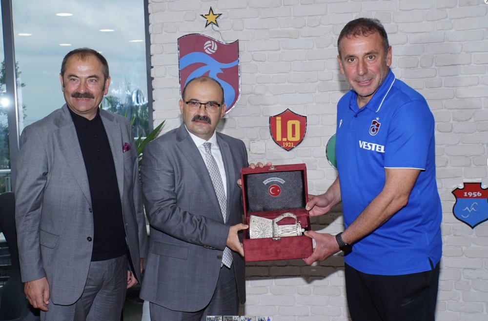 Trabzon Valisi Ustaoğlu'ndan Trabzonspor'a ziyaret