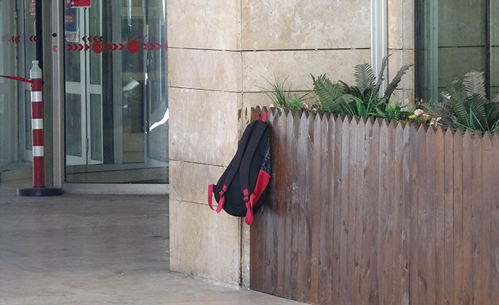 Yabancı uyruklu şahsın adliye girişine bıraktığı çanta panik yarattı