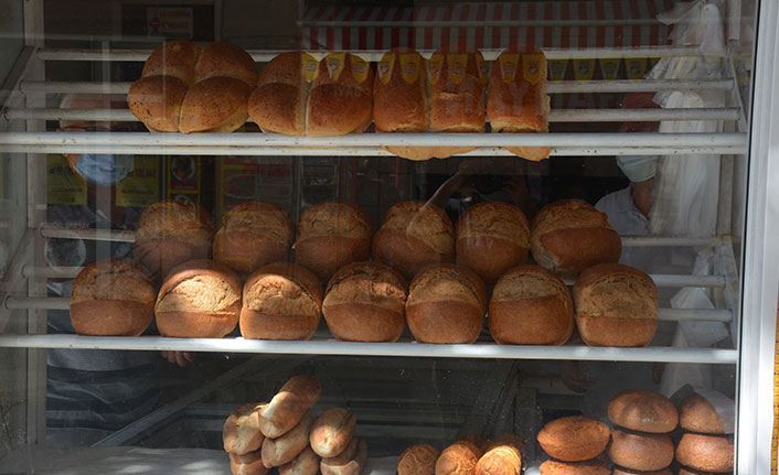 Afet bölgesinde ekmeğe zam tepkisi: Fırsatçılık