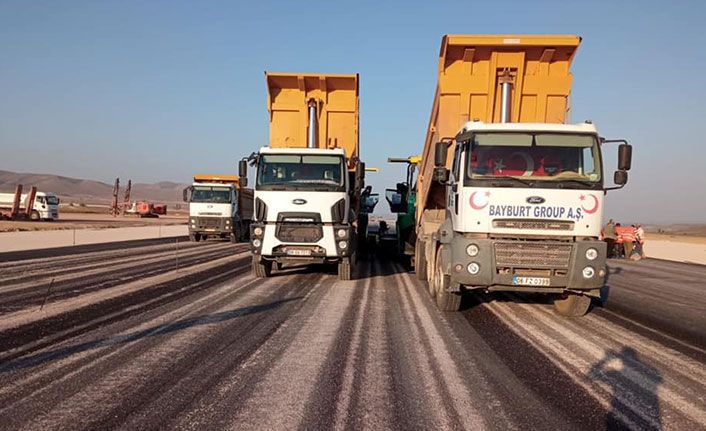 Gümüşhane-Bayburt Havaalanında pist asfaltlanıyor