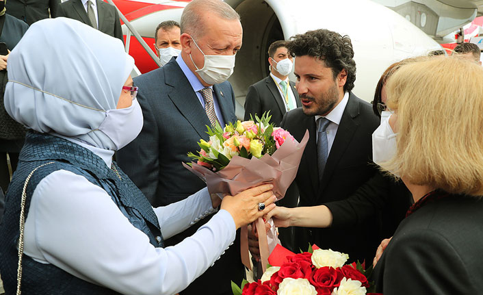 Cumhurbaşkanı Erdoğan'a Karadağ'da törenli karşılama
