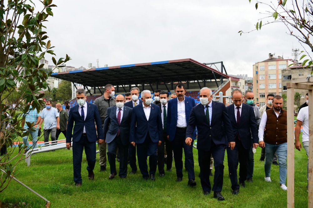 Binali Yıldırım ve Bakan Kurum Millet Bahçesi’nde