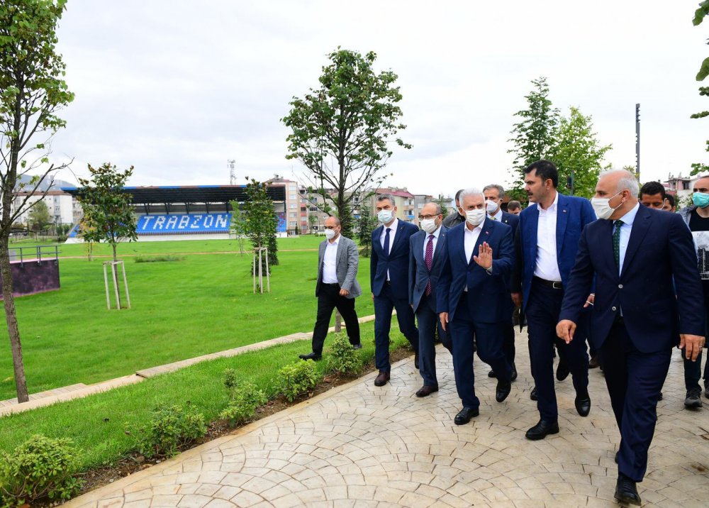 Binali Yıldırım ve Bakan Kurum Millet Bahçesi’nde