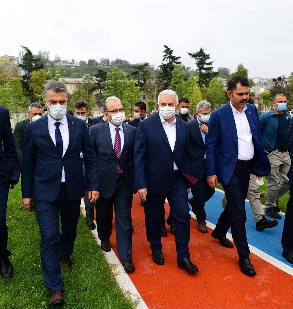 Binali Yıldırım ve Bakan Kurum Millet Bahçesi’nde