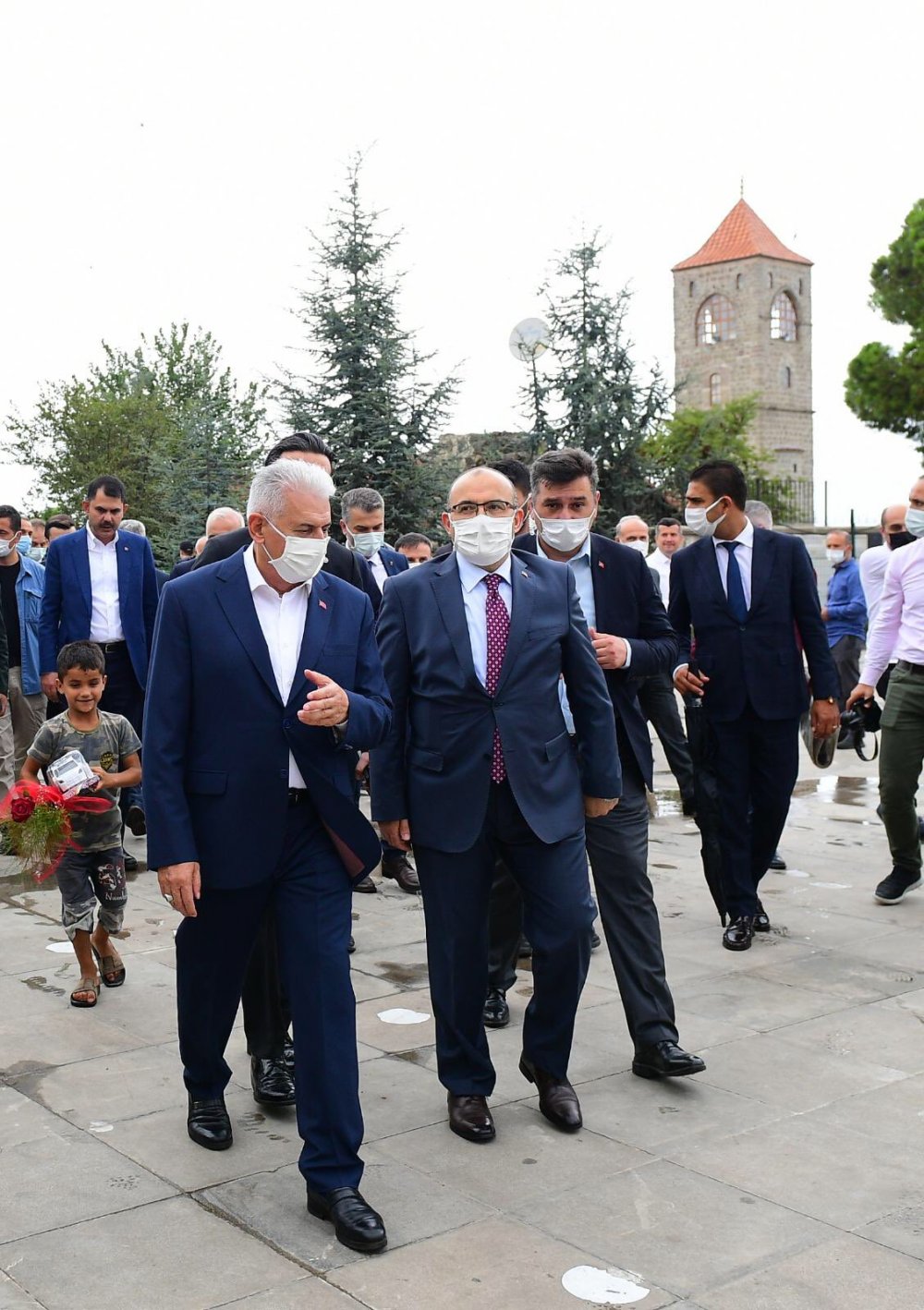 Binali Yıldırım ve Bakan Kurum Millet Bahçesi’nde