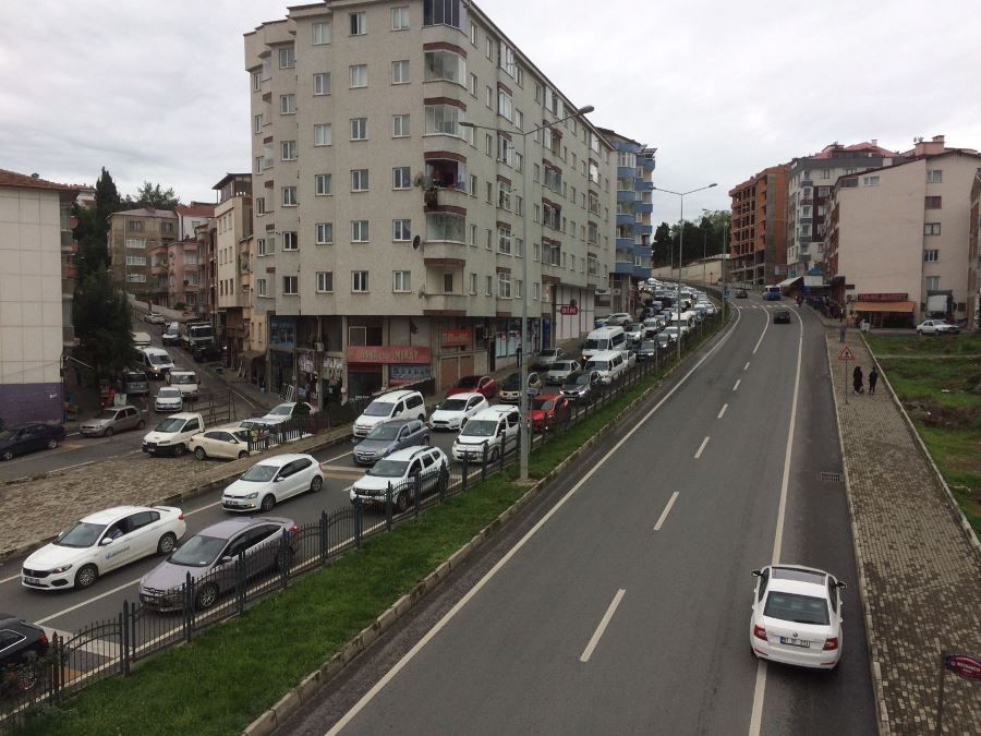 Trabzon’da okul açılışı trafiği vurdu